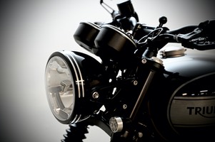 009-Triumph Speed Twin Custom-IP-7-Ring Scheinwerfer